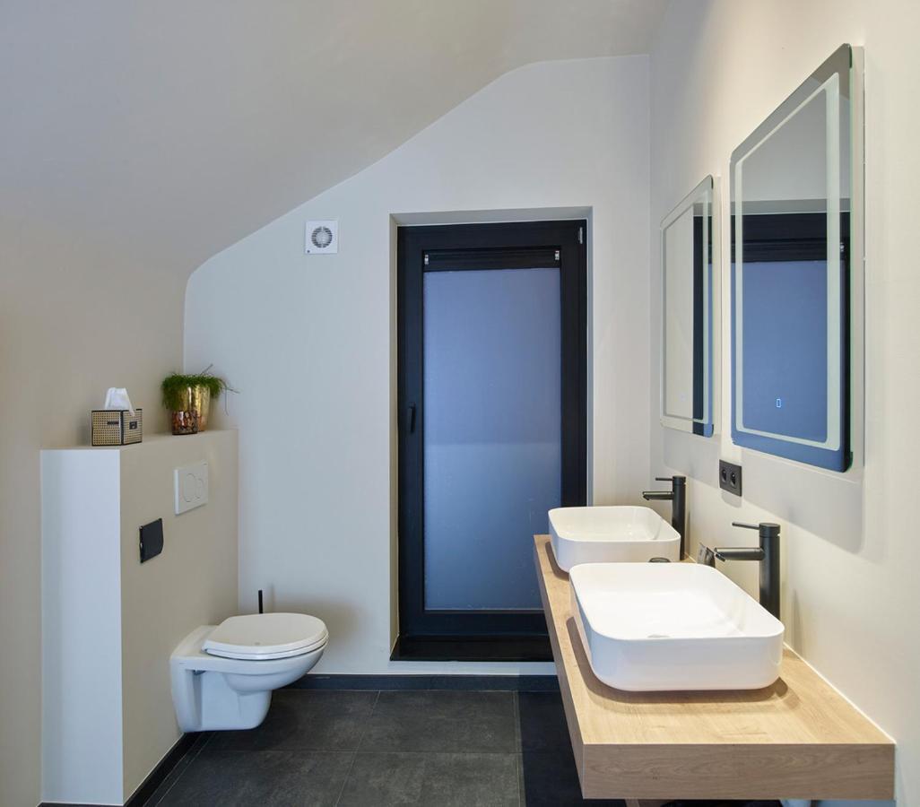 'T Vlyt Vakantiehuis-Wellness Bed and Breakfast Riemst Exterior foto